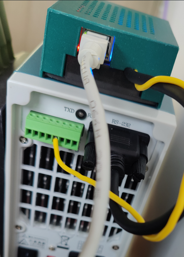 Port Série Ethernet KP184 arrière