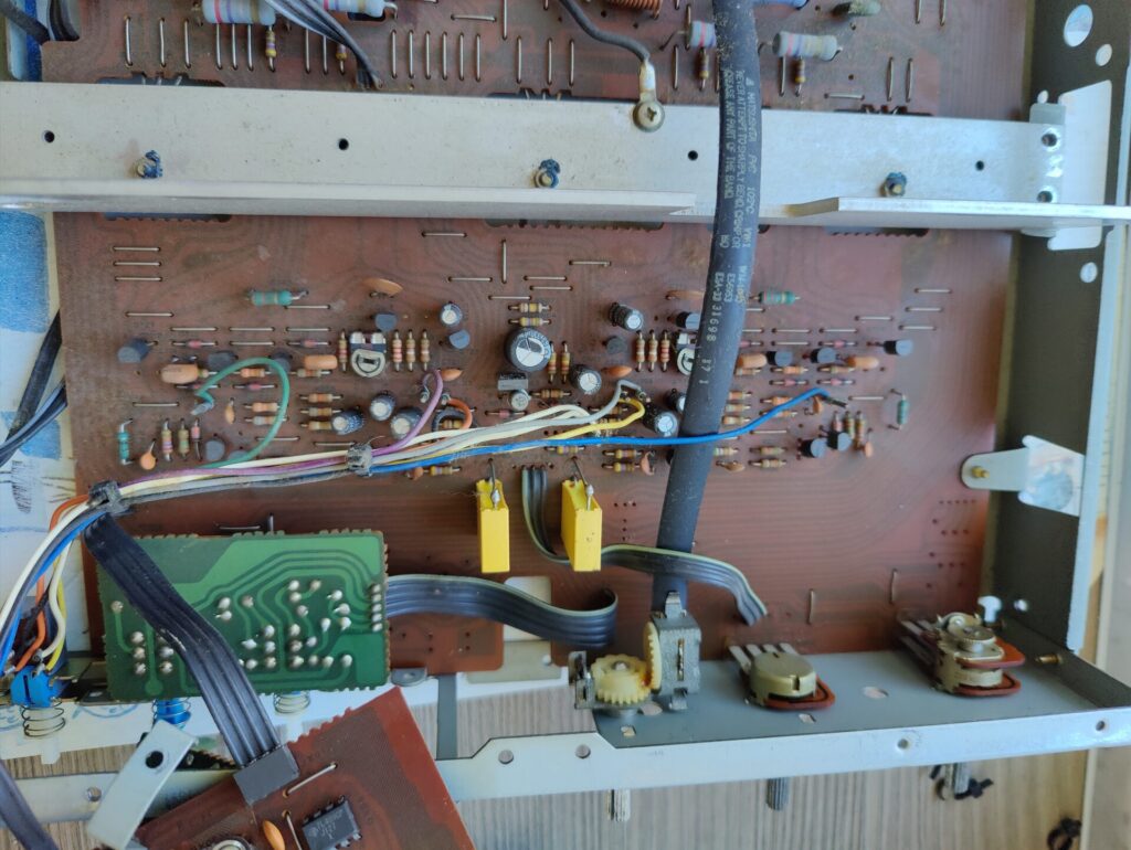 ampli pm310 marantz 12